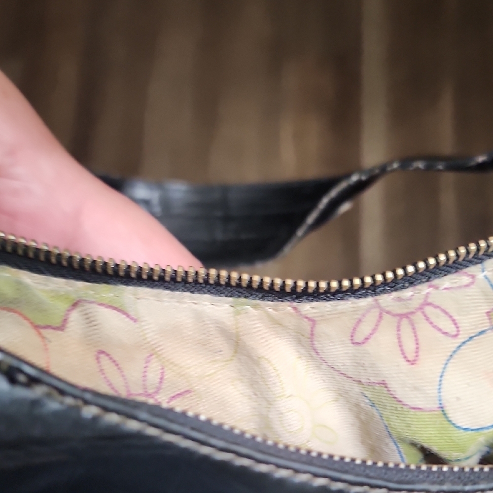 Guess Y2K Black Cream Floral Croc Embossed Shoulder Bag Grunge Purse - Picture 9 of 14